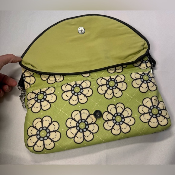 Petunia Pickle Bottom Clutch/Shoulder Bag - Green Daisy Floral - Picture 4 of 10